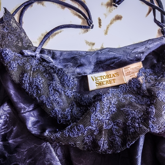 VTG VICTORIA’S SECRET LINGERIE BLUEBERRY LACE /SATIN CHEMISE GOWN , GOLD LABEL - Picture 6 of 6